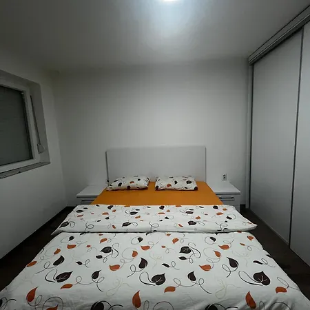 Center Lueks 아파트