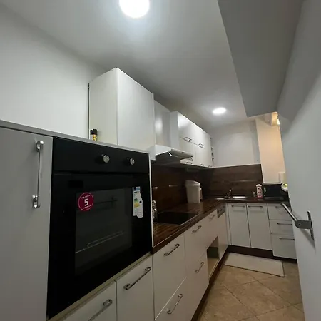 Center Lueks * Σκόπια